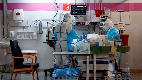 Sala de atención por coronavirus en el Centro Médico Sheba. 