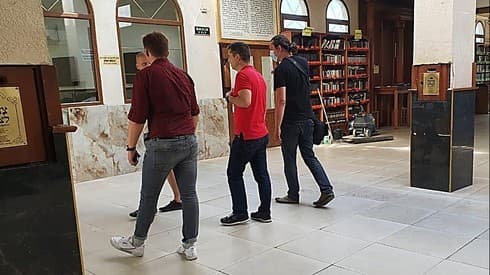 El alcalde de Uman, Oleksandr Tsebriy, en visita la tumba del rabino Nachman de Breslov. (Gentileza) El alcalde de Uman, Oleksandr Tsebriy visita la tumba del rabino Nachman de Breslov.