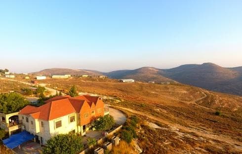 La yeshivá Taj HaTorá está ubicada en Itamar, Samaria.