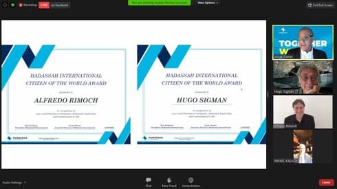 Reconocimiento del hospital Hadassah a Hugo Sigman y Alfredo Rimoch, responsables de la fabricación de la vacuna de Oxford en América Latina. (Ynet Español) Sigman Rimoch Hadassah