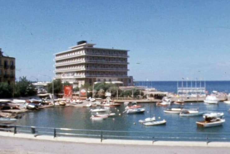 Vista general del Hotel Saint George en Beirut.  