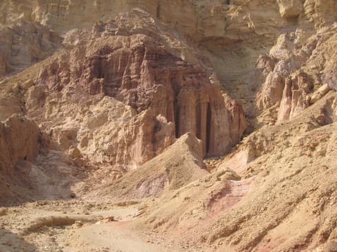Los Pilares de Amram son una formación rocosa natural al final de un pequeño cañón. (Brian Blum) Desierto de Israel