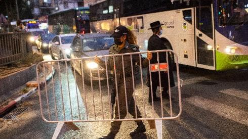 La policía israelí, en la ciudad de Bnei Brak. 