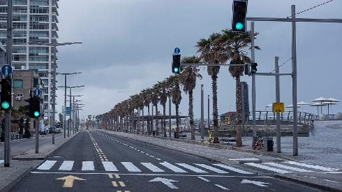 Así lucían las calles de Tel Aviv durante la primera cuarentena general, en el mes de abril. (AP) Así lucían las calles de Tel Aviv durante la primera cuarentena general, en el mes de abril.