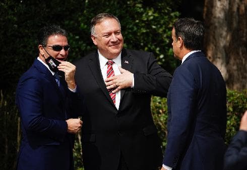 Yossi Cohen, jefe del Mossad; junto a Mike Pompeo, secretario de Estado de EE.UU. (AFP) Pompeo Cohen Mossad