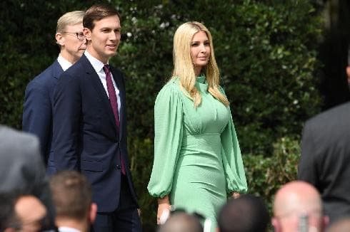Jared Kushner, asesor presidencial estadounidense; junto a su pareja Ivanka Trump, hija del presidente. (AFP) Kushner Ivanka Trump