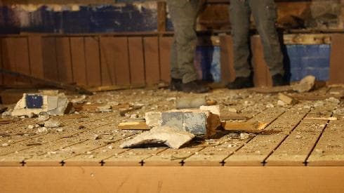 Daños producidos por uno de los cohetes que cayó en Ashdod. 