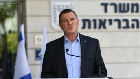 Edelstein, ministro de Salud, entiende que las medidas que se aplicarán desde el viernes "no son suficientes". (Yuval Hen) Yuli Edelstein: "No exageramos".