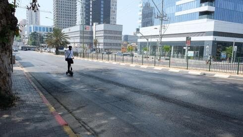 Al menos durante tres semanas, el límite de circulación en Israel será de un kilómetro. (Shaul Golan) Calle Vacía Cierre