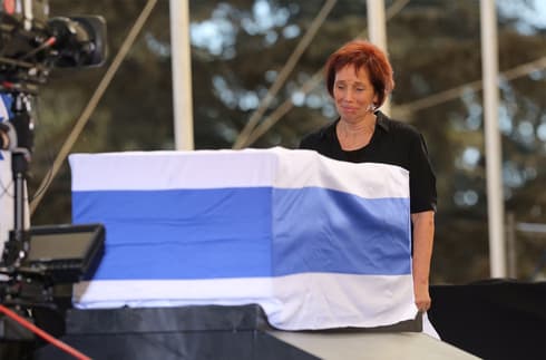 La profesora Zvia Valdan, hija mayor de Shimon Peres, en el funeral de su padre. (Gil Yohanan) La profesora Zvia Valdan, hija mayor de Shimon Peres, en el funeral de su padre.