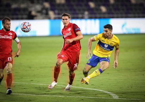Diezmado por el COVID-10, Maccabi Tel Aviv perdió el partido de ida ante el Red Bull Salzburg. (Oz Meulam) Maccabi Tel Aviv Red Bull