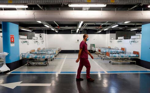 La sala de coronavirus instalada en el aparcamiento subterráneo del hospital Rambam comenzó a funcionar hoy.