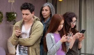 "Chamishim" podría convertirse en la tercera serie israelí en obtener el premio Emmy a la mejor comedia.