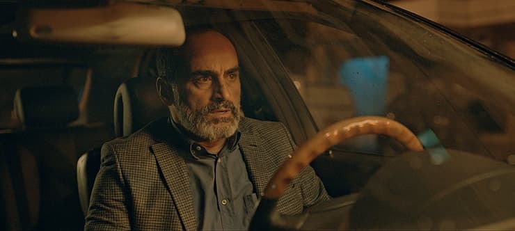 Navid Negahban como Masoud Tabrizi en una escena de Teherán. 