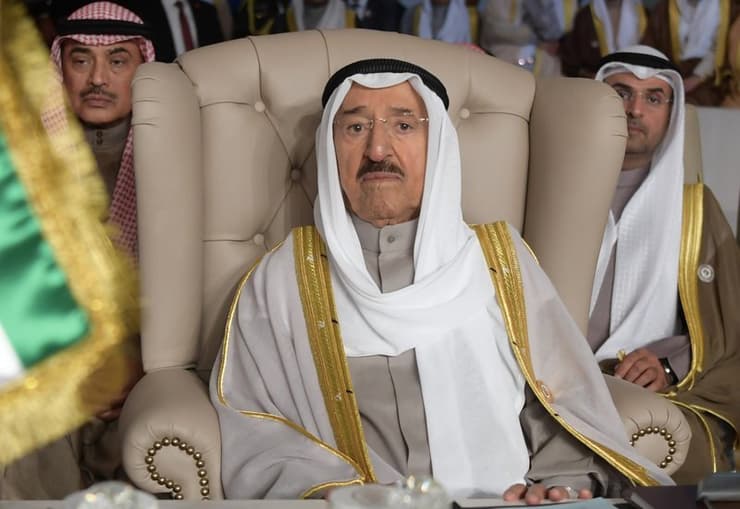 El emir de Kuwait, Sabah al-Ahmad al-Sabah, murió a los 91 años de edad. 