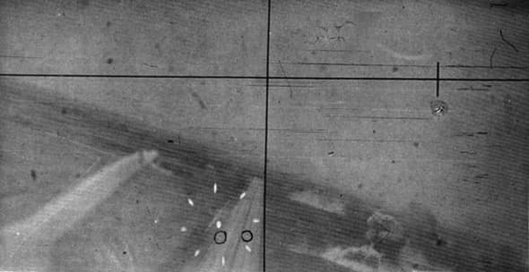 Una cámara ubicada en un avión egipcio en el momento de un ataque al ejército israelí en el Sinaí. (testpilot.ru) Una cámara ubicada en un avión egipcio en el momento de un ataque al ejército israelí en el Sinaí.