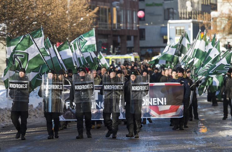 Simpatizantes del Movimiento de Resistencia Nórdica participan en una manifestación en el centro de Estocolmo. (AFP) Simpatizantes del Movimiento de Resistencia Nórdica participan en una manifestación antiinmigrante en el centro de Estocolmo.