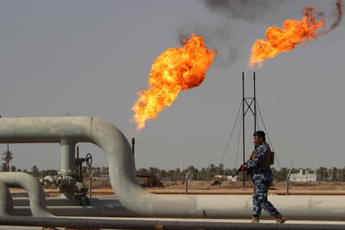 Plataforma petrolera en Irak que espera de una inversión para ser rehabilitada. (Reuters) Plataforma petrolera en Irak que espera de una inversión para ser rehabilitada.