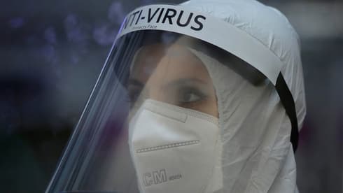 Personal de la sala de atención por coronavirus del Hospital Sheba. 