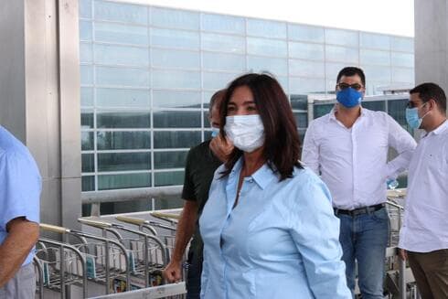 La ministra de Turismo, Miri Regev, en el aeropuerto Ben Gurion.