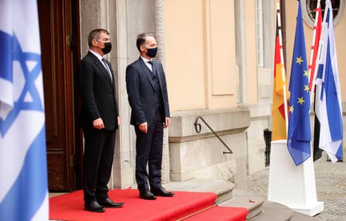 Canciller israelí, Gaby Ashkenazi junto a su par alemán. 