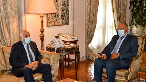 Jibril Rajoub, izquierda, reunido con el ministro de Relaciones Exteriores de Egipto, Sameh Shoukry, el mes pasado.
