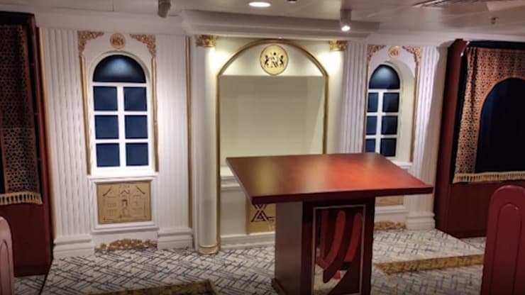 La lujosa sinagoga reconstruida en el "Queen Elizabeth" en Dubai. 