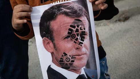 Protesta en contra de Macron en Estambul.