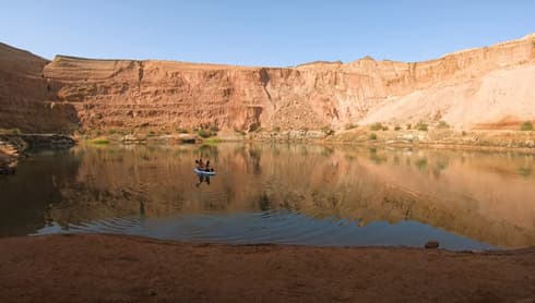 Visitantes en el Lago Escondido. 
