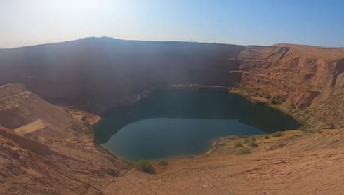 Lago Escondido en el Desierto del Negev. 