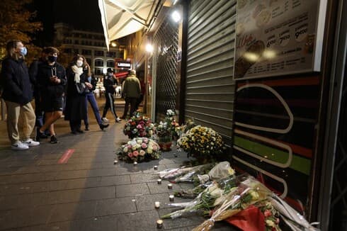 Homenaje a la mujer decapitada por un terrorista islámico en el restaurante donde intentó refugiarse en Niza.