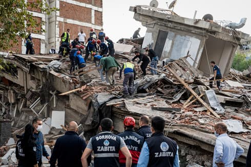 Tareas de rescate en Esmirna.