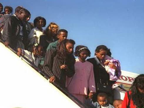 Los judíos etíopes llegan a Israel como parte de la Operación Moisés de 1984. (Ministerio de Relaciones Exteriores) Los judíos etíopes llegan a Israel como parte de la Operación Moisés de 1984.