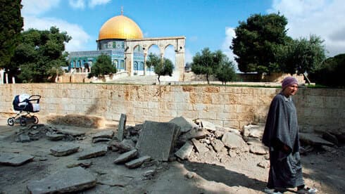 Piedras rotas durante los trabajos del Waqf en el Monte del Templo.