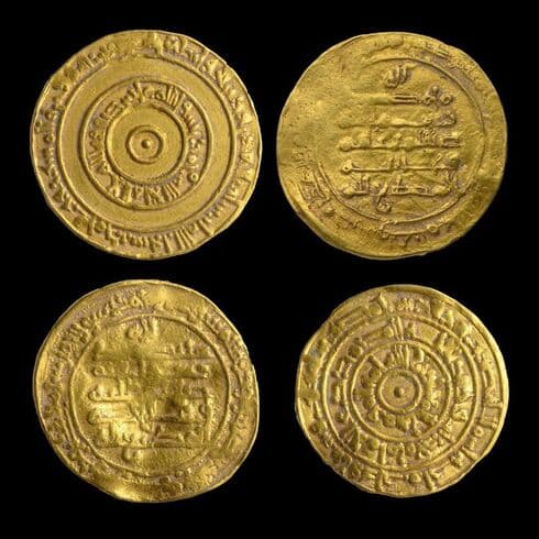 Monedas de oro del período islámico. 