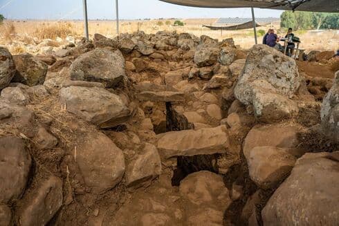 Restos de las paredes de piedra de la fortaleza. (Autoridad de Antigüedades de Israel) Restos de las paredes de piedra de la fortaleza.