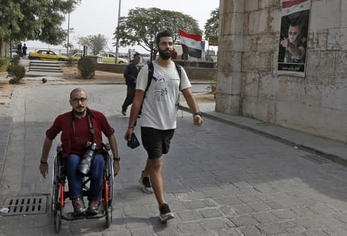 Ahmad y Sadr, juntos por las calles de Siria. 
