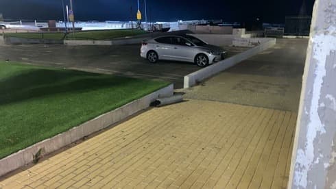 Una esquirla de un cohete lanzado desde Gaza en Bat Yam.