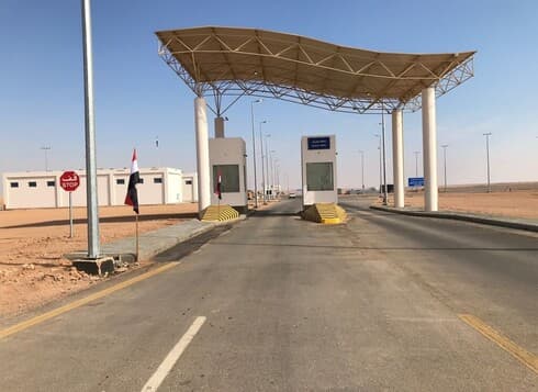 El puesto fronterizo de Arar, entre Irak y Arabia Saudita, volvió a funcionar después de permanecer cerrado por 30 años. (AFP) Puesto fronterizo de Arar, entre Irak y Arabia Saudita.