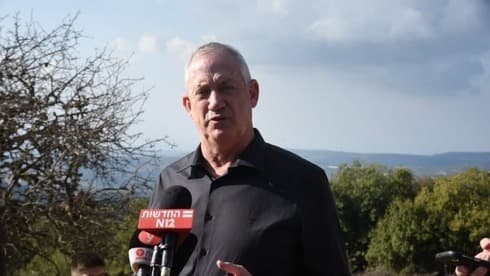 El ministro de Defensa, Benny Gantz, durante su visita del martes al norte de Israel. (Avihu Shapira) El ministro de Defensa, Benny Gantz, durante su visita del martes al norte de Israel.
