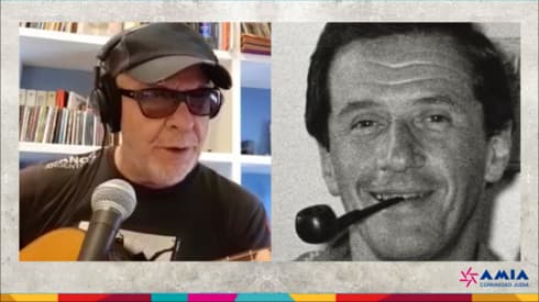 El cantante argentino León Gieco participó del acto con una canción de María Elena Walsh. (Gentileza AMIA) Acto por judíos desaparecidos en AMIA.
