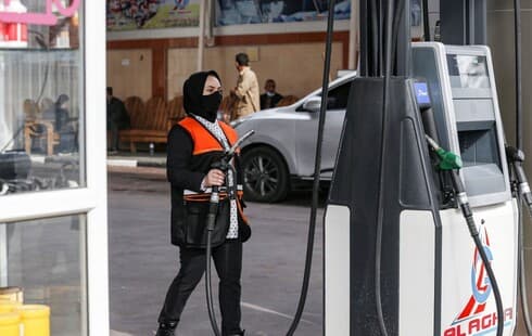 Salma al-Najjar en la estación de servicio de Gaza donde trabaja.