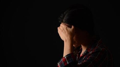 Una víctima de violencia de género cuenta su historia. 