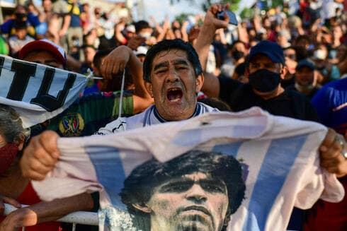 Brailovsky sobre Maradona: "No cualquier muerte provoca que Argentina declare un luto de tres días."
(AFP) Maradona