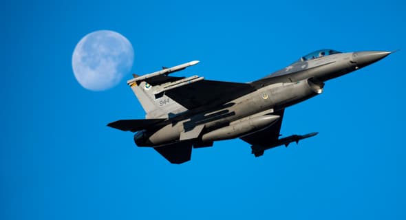 Avión de combate F-16. 