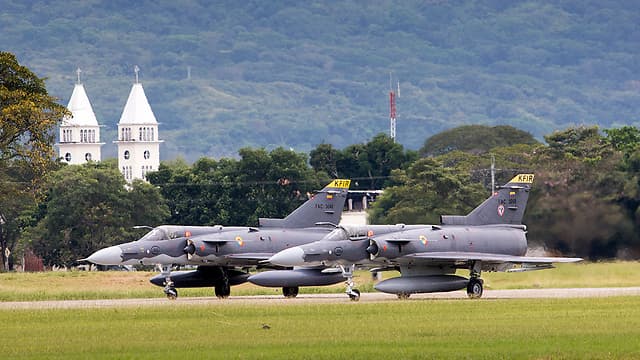 Avión de combate Kfir israelí. 