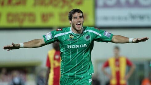 Tomer Hemed con la camiseta del Maccabi Haifa.