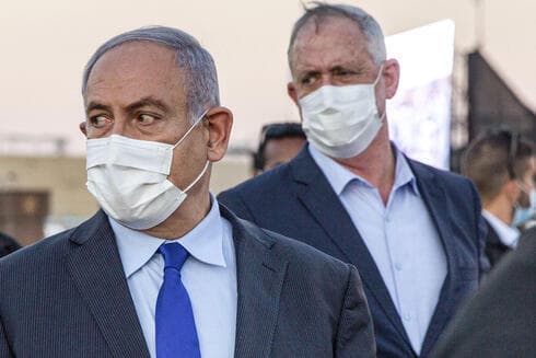Los socios de la coalición de gobierno, Benjamín Netanyahu y Benny Gantz, ministro de Defensa. 