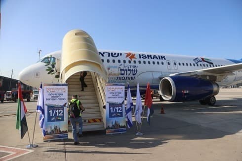 El avión de Israir antes de despegar hacia Emiratos. 