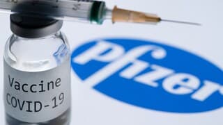 El gobierno británico es el primero en dar autorización a la vacuna de Pfizer. 